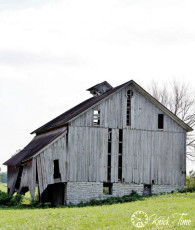 Antique-Barn-Photograph-via-Knick-of-Time