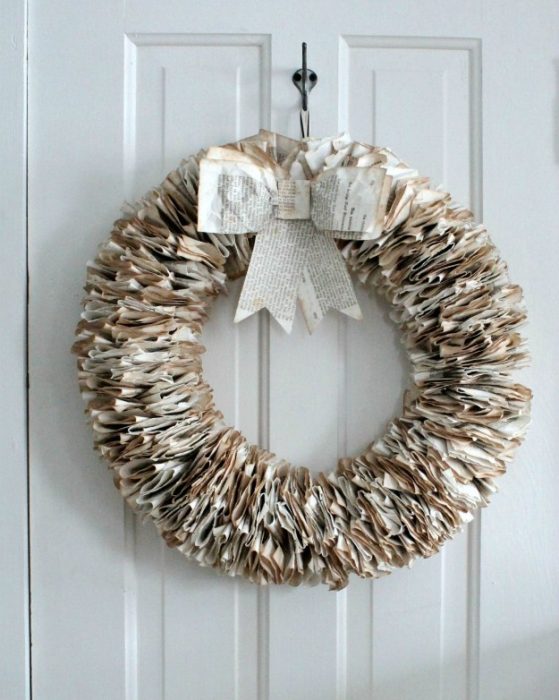 How to make a Book Page Wreath