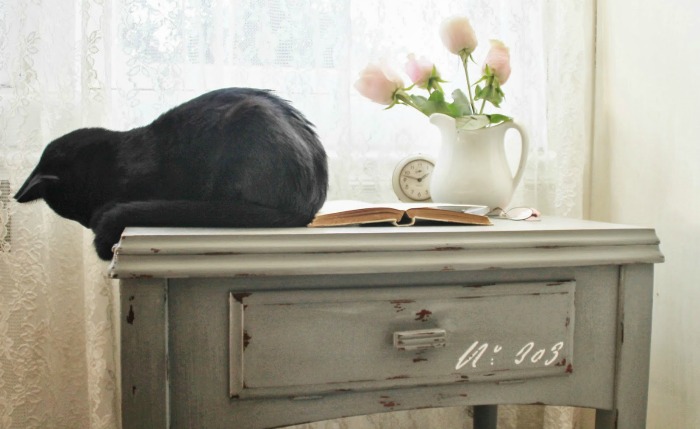 French Script Desk Makeover with Chalk Paint