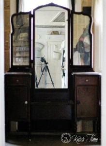 antique dressing table before makeover