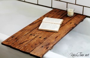 DIY pallet wood bathtub table