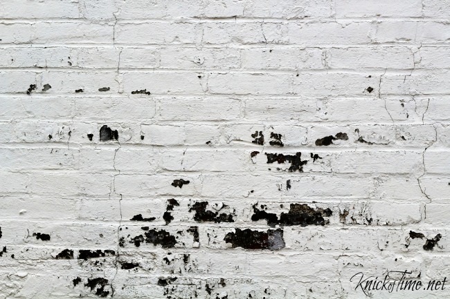 white brick photo backdrop