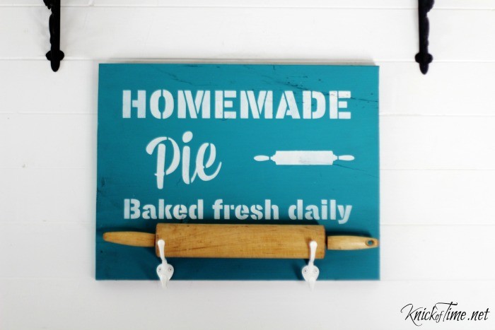 rolling pin holder pie sign