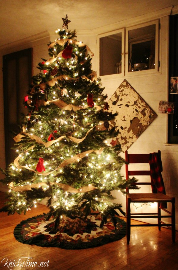 Farmhouse Christmas Tree lights - KnickofTime.net
