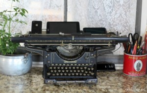 Repurpose a vintage typewriter into a charging station, without damaging the typewriter at all! - KnickofTime.net