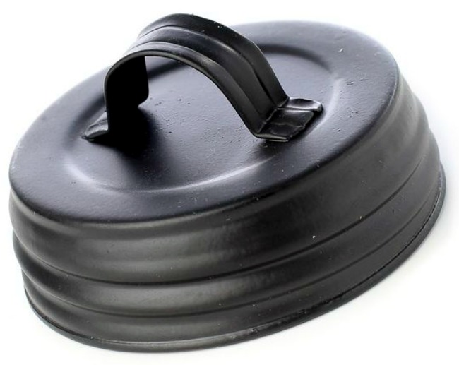 Add these black handled lids to any standard mason jar. Perfect for farmhouse kitchen storage jars! | www.knickoftime.net