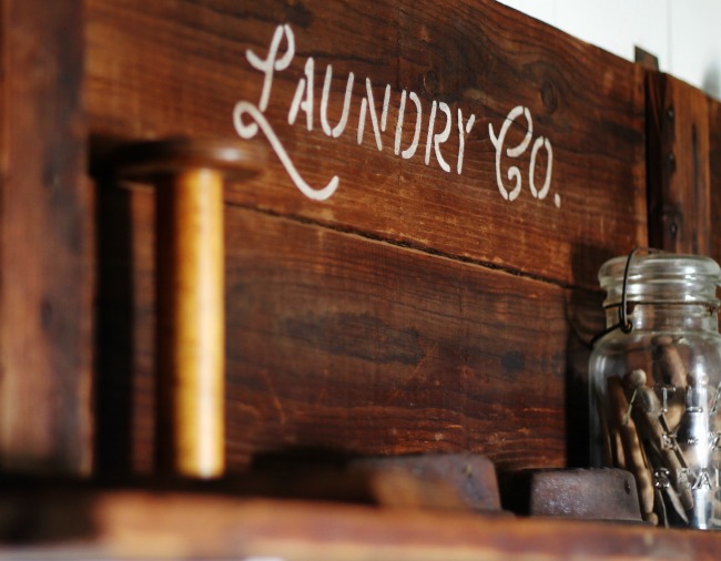 How to make a DIY wooden farmhouse laundry room sign |www.knickoftime.net