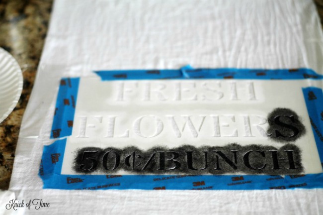 How to Make Easy Stenciled Farmhouse Flour Sack Towels | www.knickoftime.net