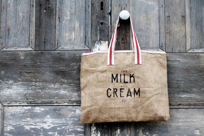DIY farmhouse style burlap reusable shopping tote or beach bag | knickoftime.net
