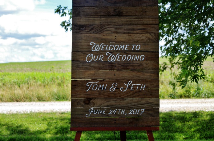 Custom pallet wood wedding sign made with Knick of Time's Vintage Sign Stencils | www.knickoftime.net