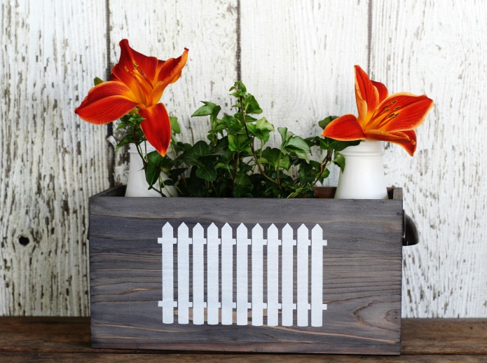 Picket Fence Farmhouse Decor Upcycled Wooden Crate made with Knick of Time's Vintage Sign Stencils | www.knickoftime.net