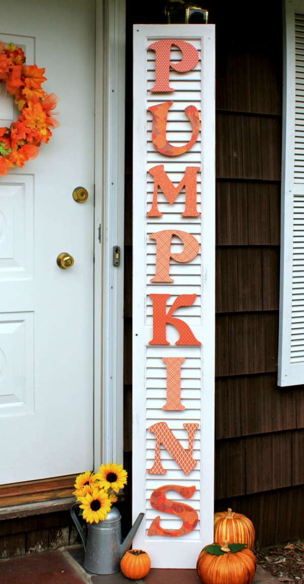 How to Make a Shutter Pumpkin Sign by Crafts a la Mode, featured at Knick of Time