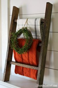 DIY Tabletop Blanket Ladder by Life Unbalanced