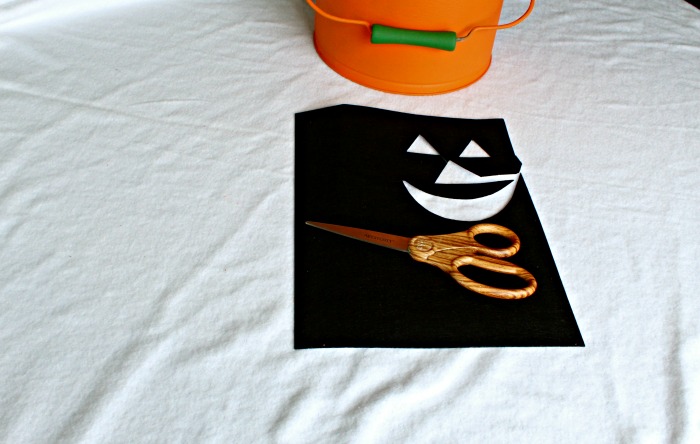 Jack O' Lantern Halloween Treat Bucket from an Old Bucket | knickoftime.net
