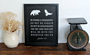 DIY Scripture Sign made with Chalk Couture Be Courageous Transfer by Knick of Time | knickoftime.net