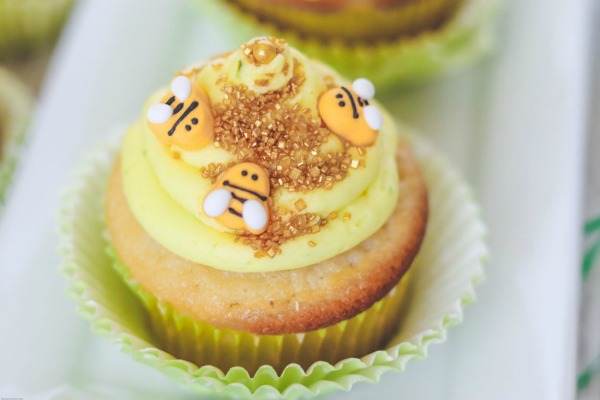 Lemon Beehive Cupcakes
